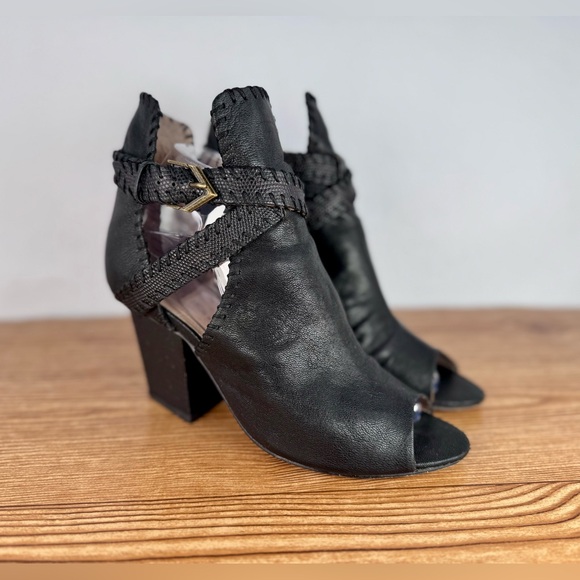 Women’s House Of Harlow Minnie Whipstitch Cutout Black Leather Bootie Sz 38 - Picture 1 of 13